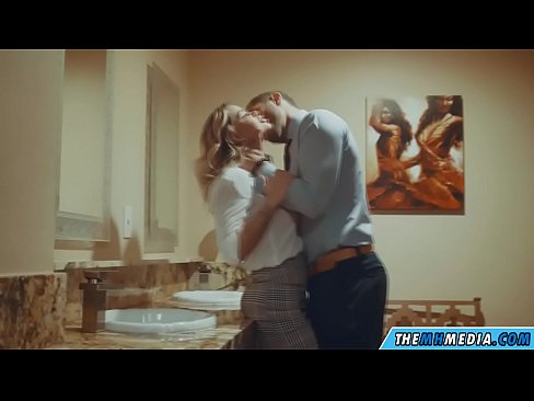 ❤️ Kiam belplena blondulo delogas vin en publika necesejo ❤️ Sekso ĉe eo.bassaniluigi.ru